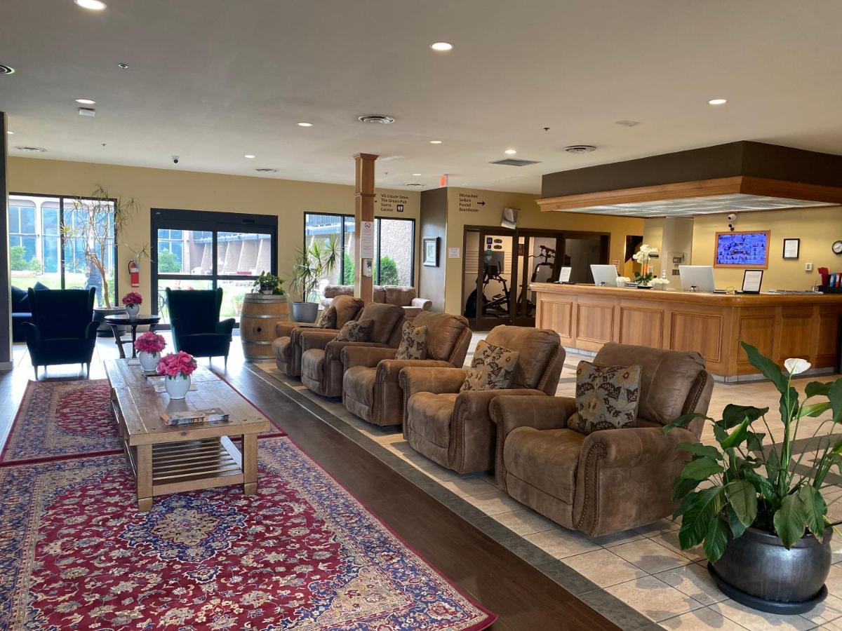 Divya Sutra Plaza And Conference Centre, Vernon, Bc 4*