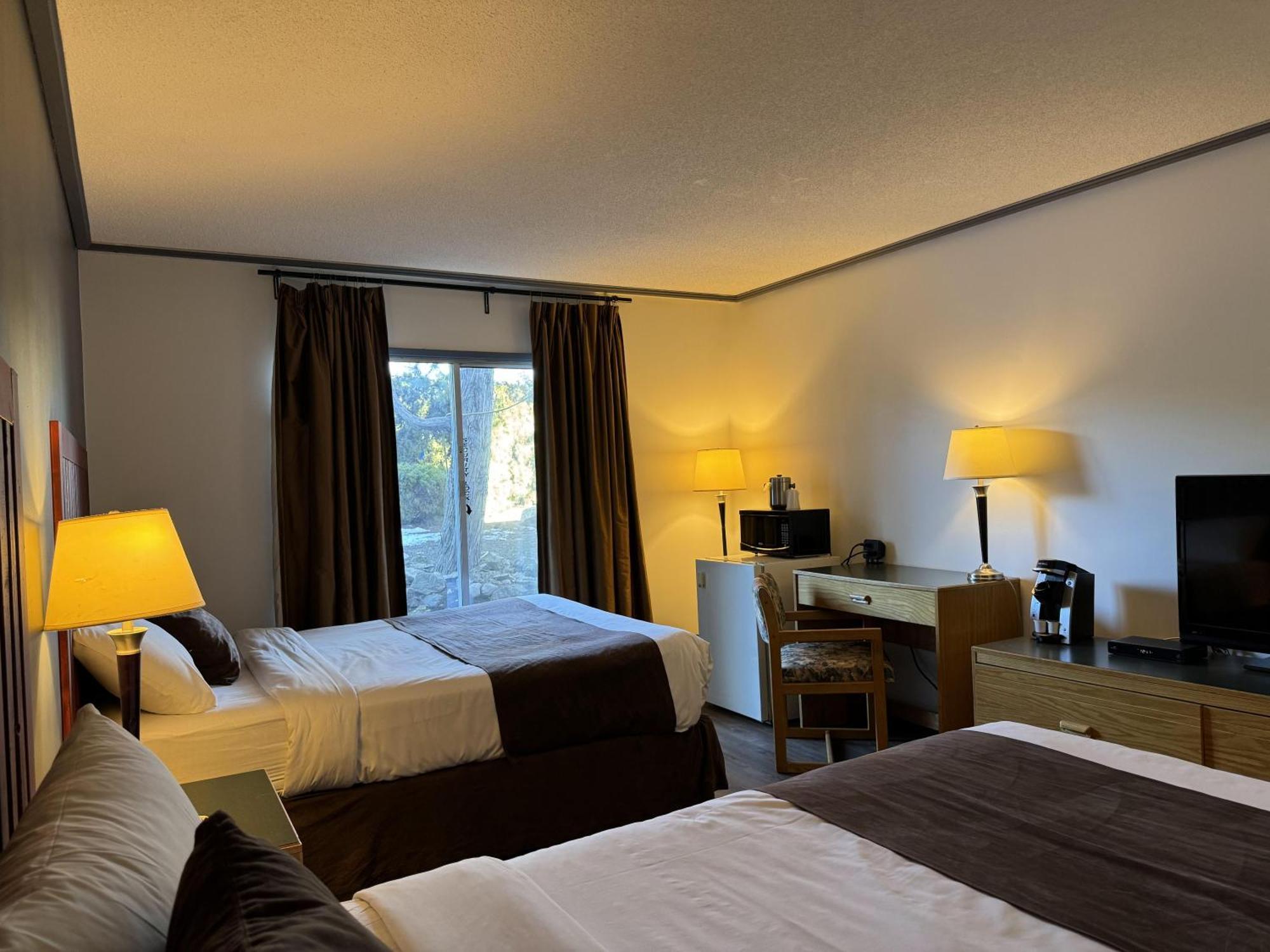 Divya Sutra Plaza And Conference Centre, Vernon, Bc Hotel 4*