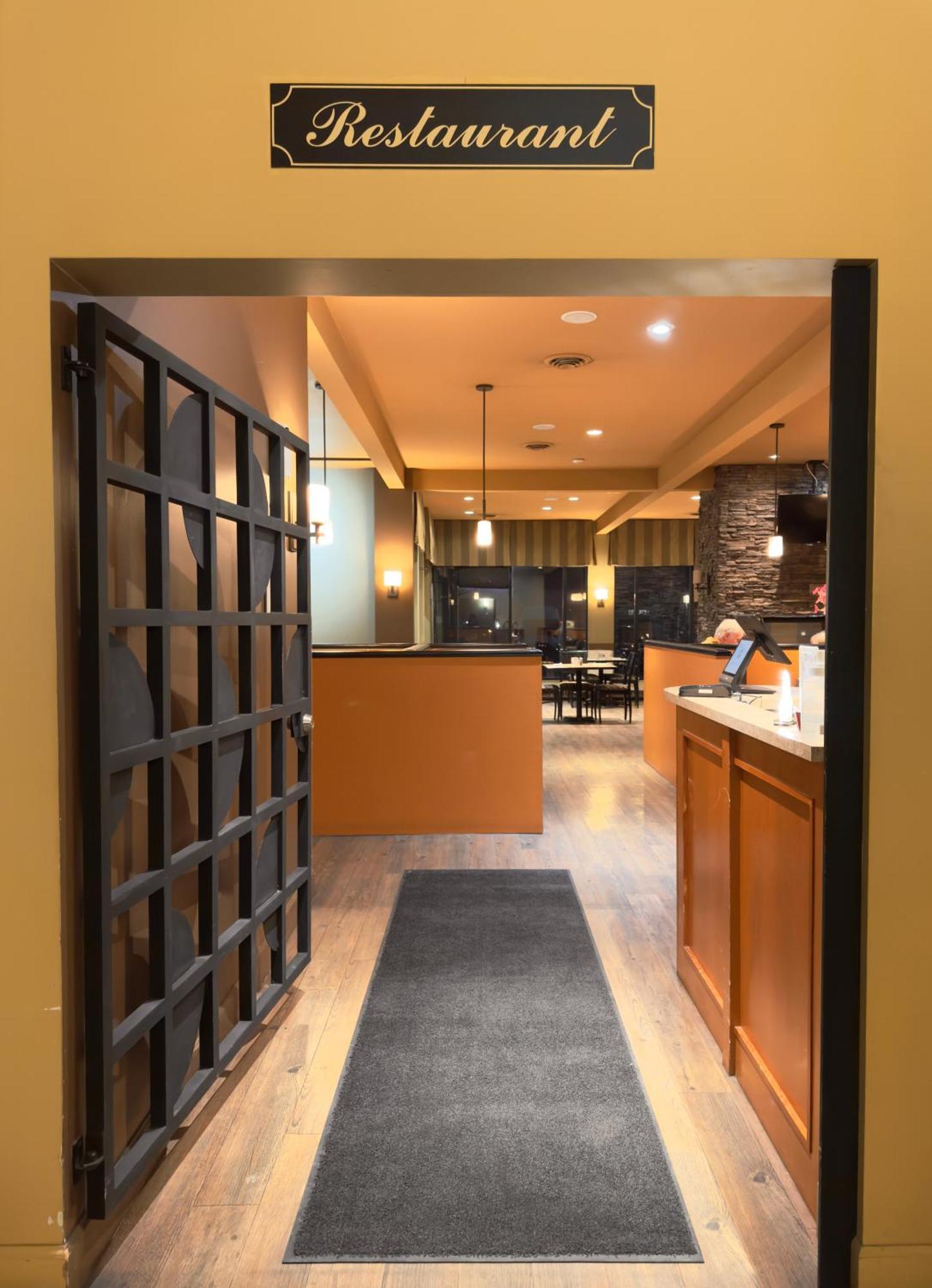 Hotel Divya Sutra Plaza And Conference Centre, Vernon, Bc 4*