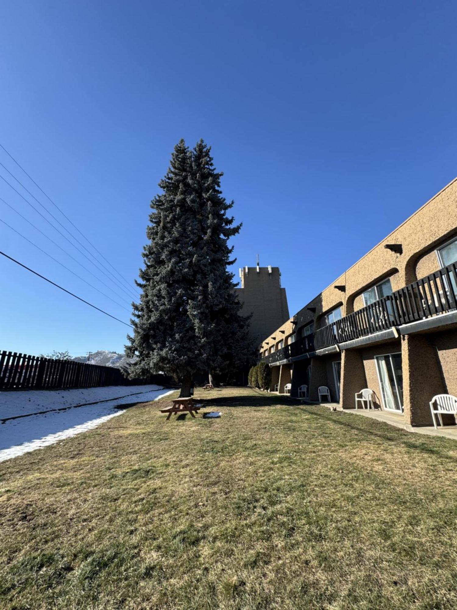 Hotel Divya Sutra Plaza And Conference Centre, Vernon, Bc