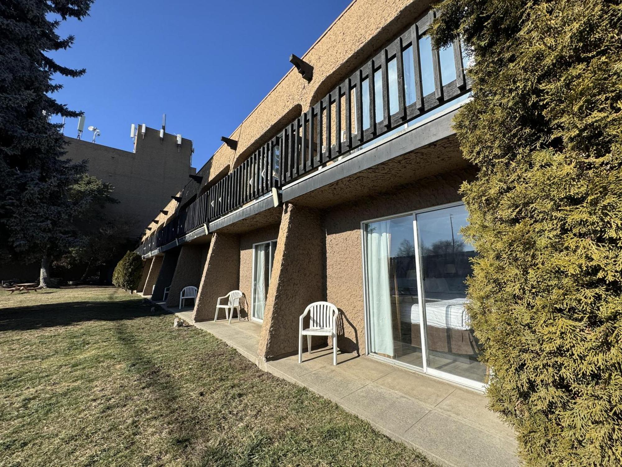 Divya Sutra Plaza And Conference Centre, Vernon, Bc Hotel