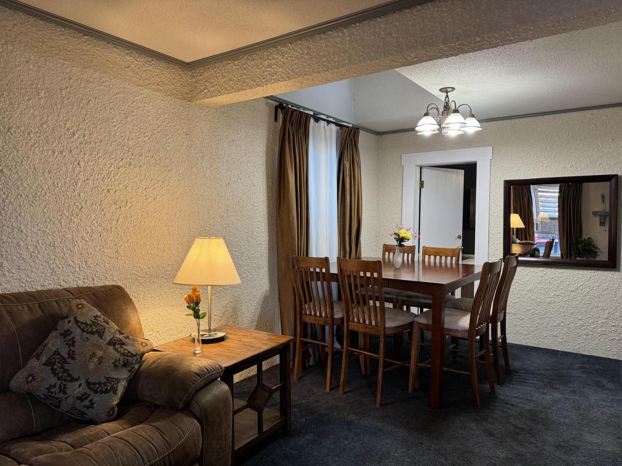 Divya Sutra Plaza And Conference Centre, Vernon, Bc Hotel