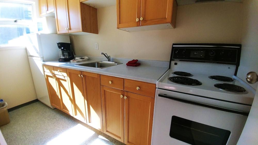 Hotel Divya Sutra Plaza And Conference Centre, Vernon, Bc 4*