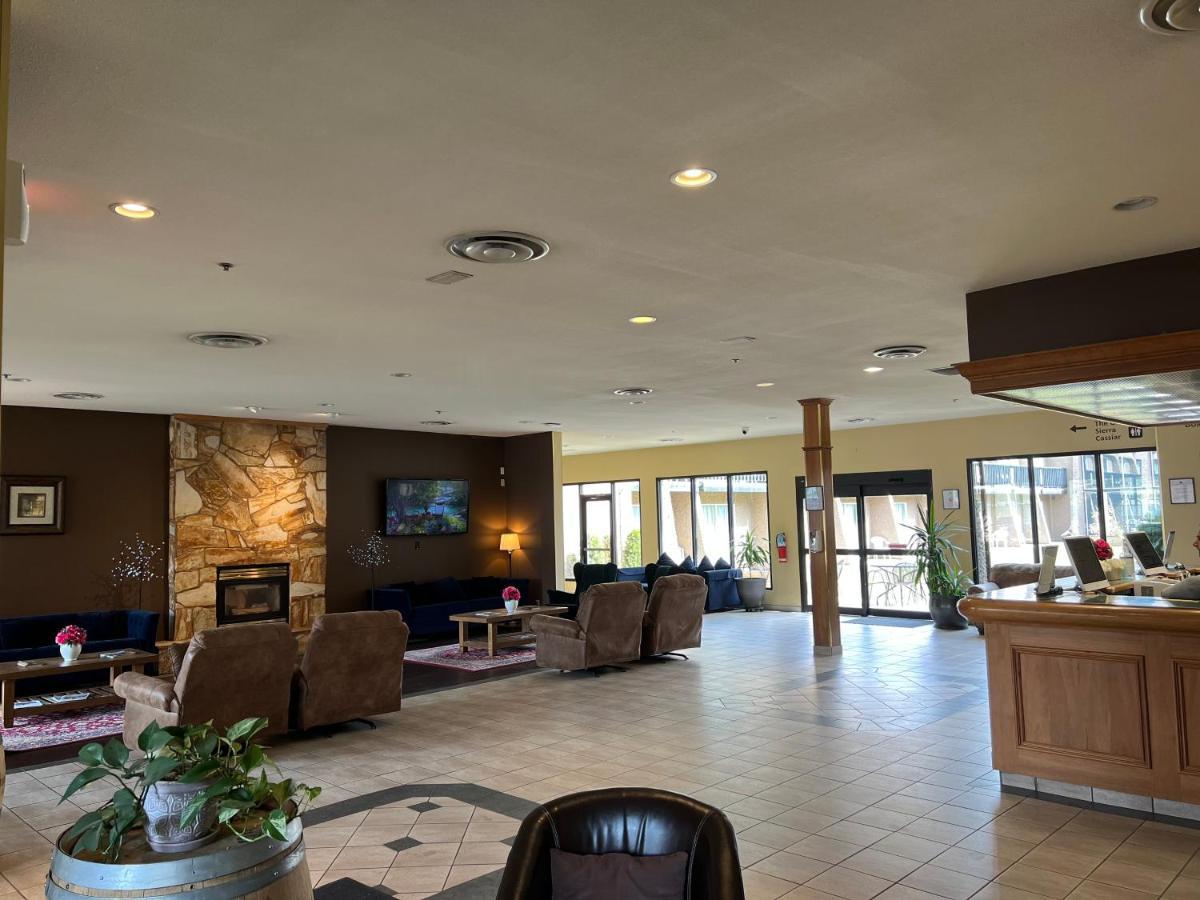 Divya Sutra Plaza And Conference Centre, Vernon, Bc Hotel 4*