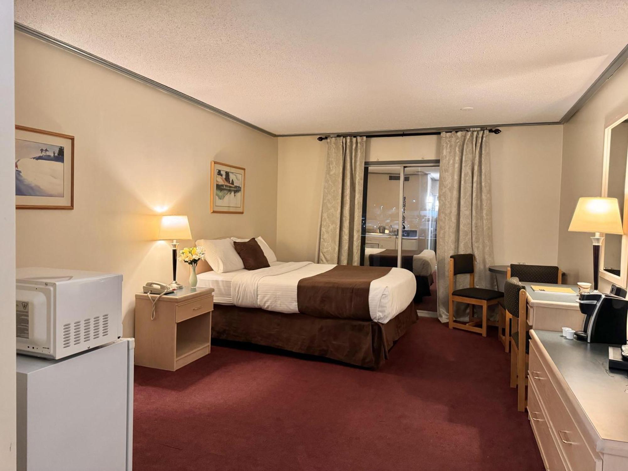 Hotel Divya Sutra Plaza And Conference Centre, Vernon, Bc