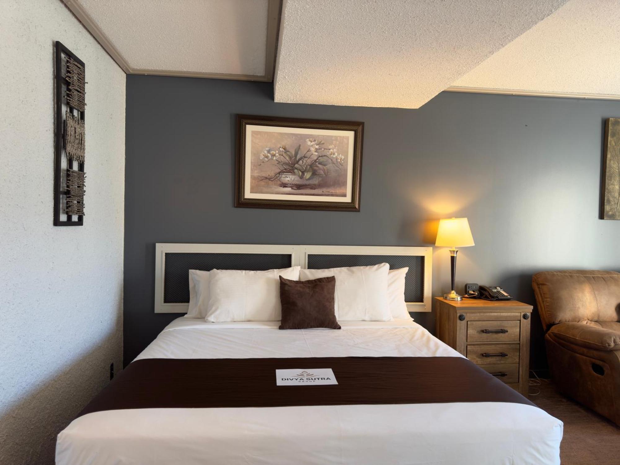 Divya Sutra Plaza And Conference Centre, Vernon, Bc