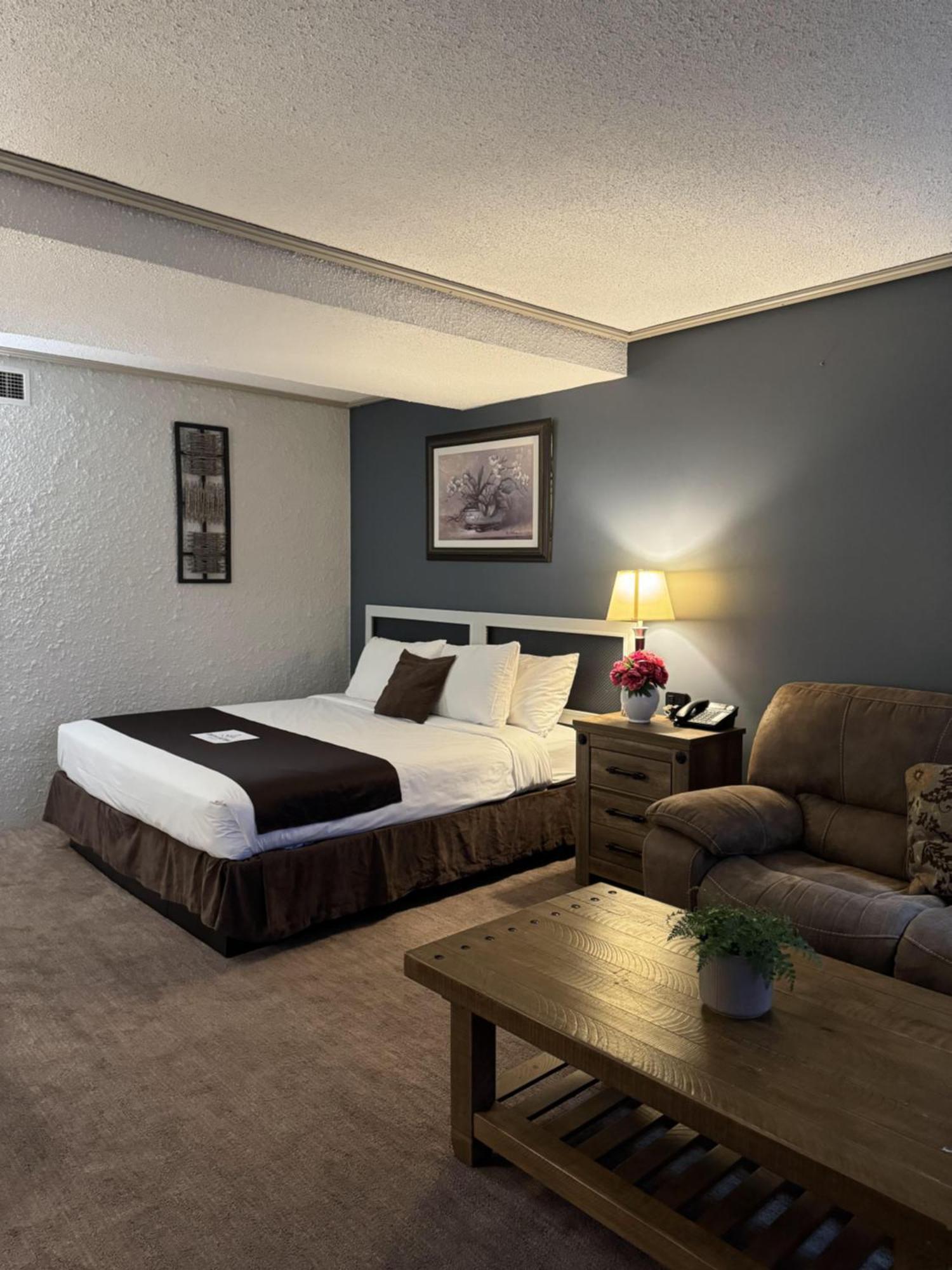 Hotel Divya Sutra Plaza And Conference Centre, Vernon, Bc Vernon