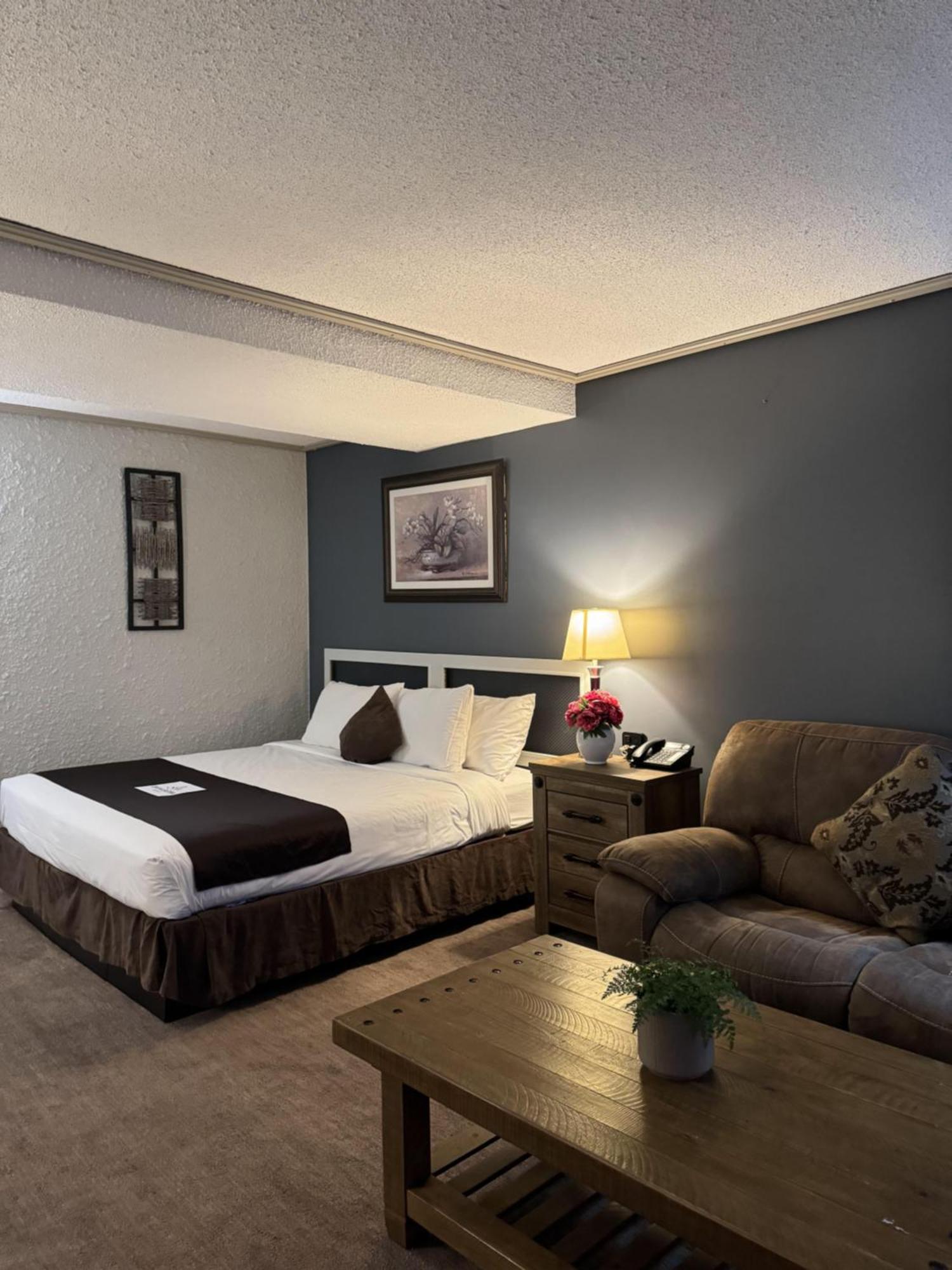 Divya Sutra Plaza And Conference Centre, Vernon, Bc 4* Vernon