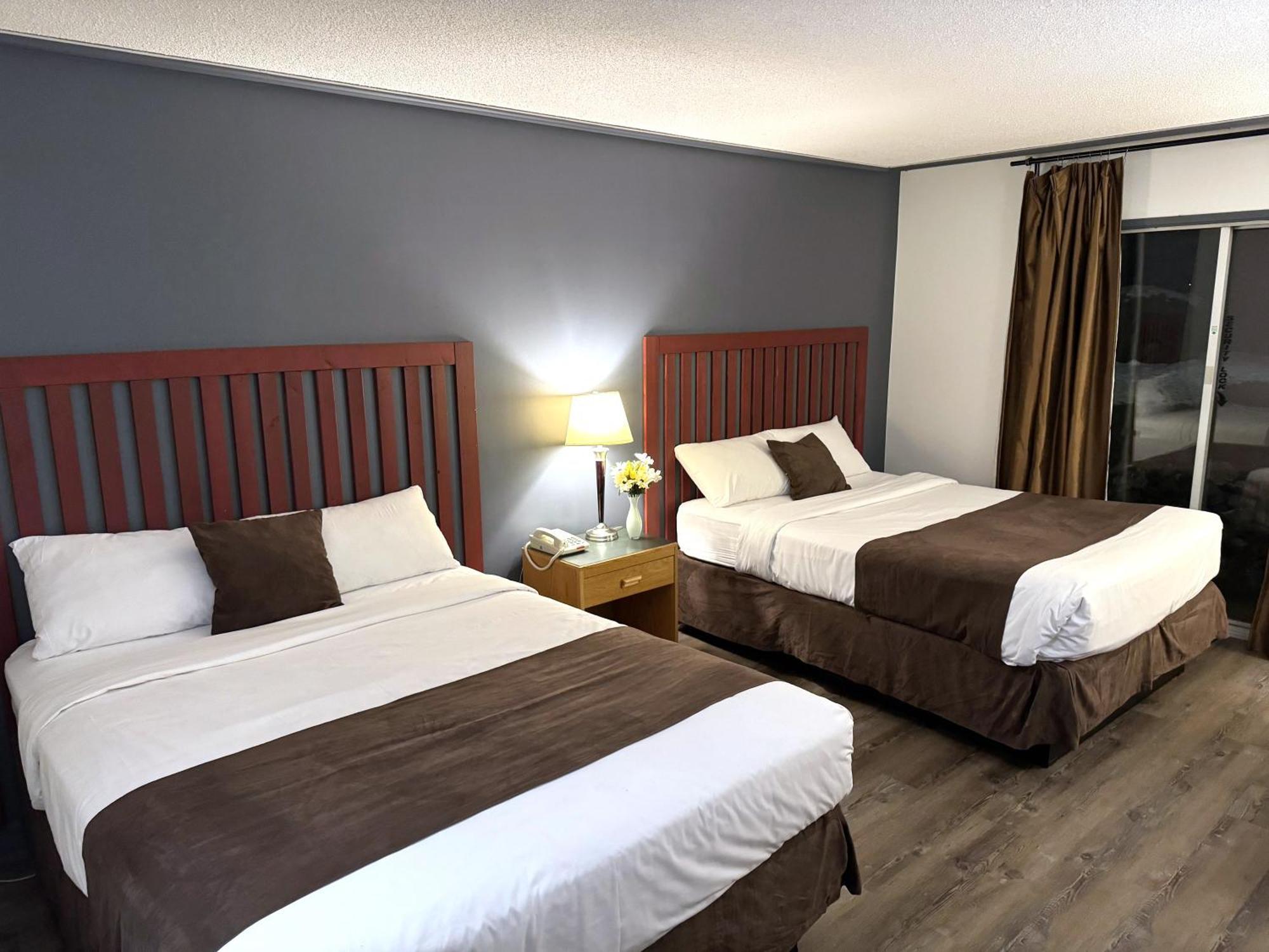 Divya Sutra Plaza And Conference Centre, Vernon, Bc 4*