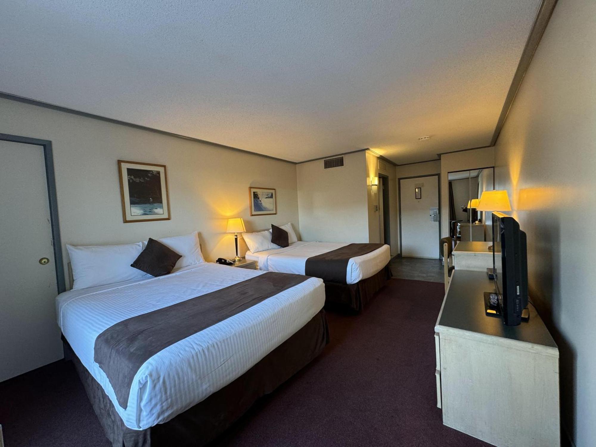 Hotel Divya Sutra Plaza And Conference Centre, Vernon, Bc 4*