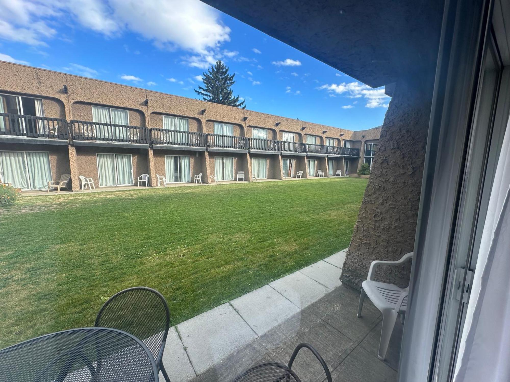 Divya Sutra Plaza And Conference Centre, Vernon, Bc