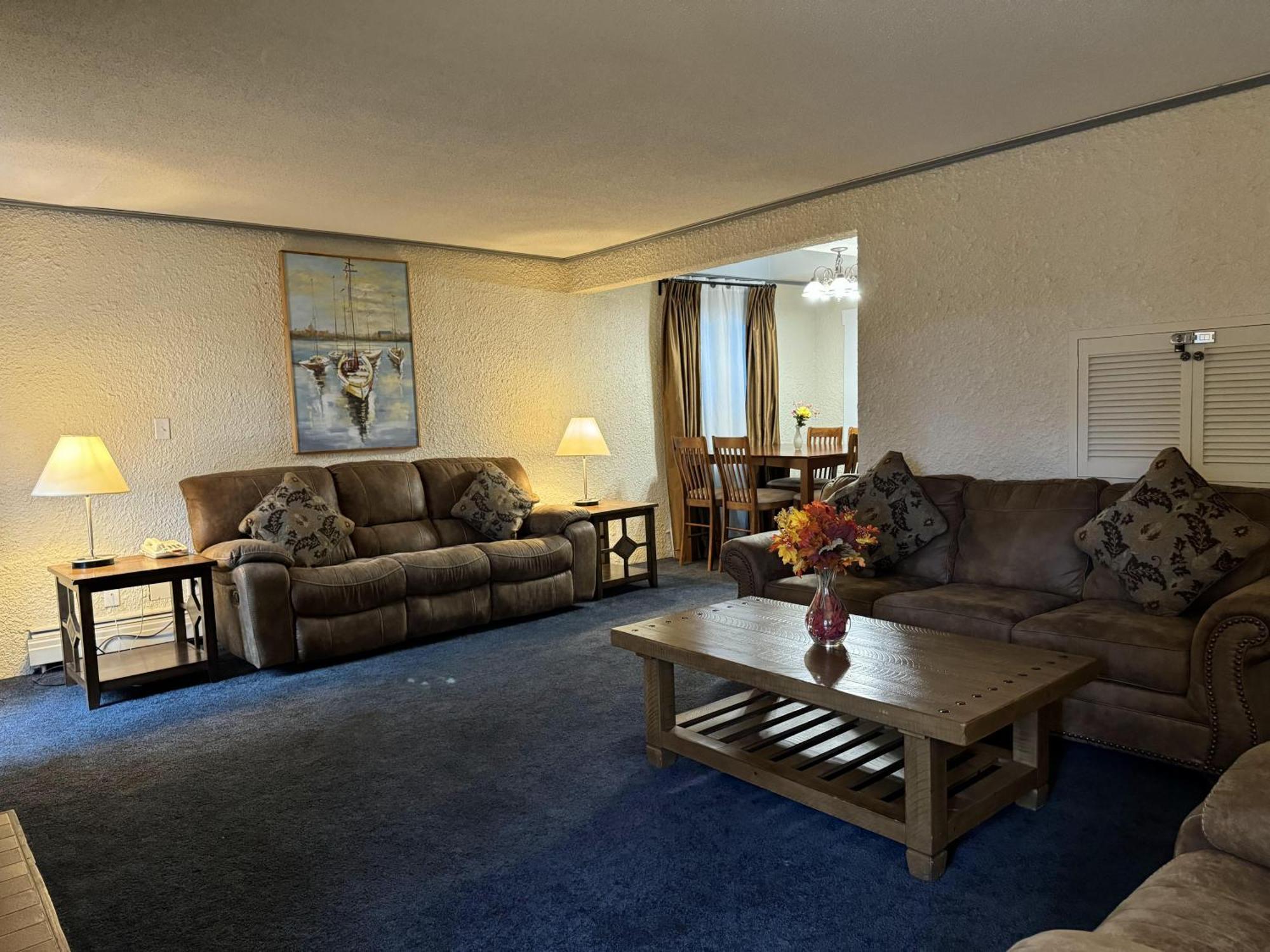Divya Sutra Plaza And Conference Centre, Vernon, Bc Hotel 4*